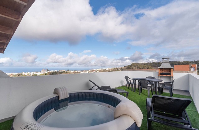 Vacation Home 'Vv El Mirador' with Sea View, Wi-Fi and Air Conditioning