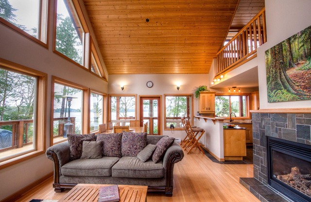 Vacation in Tofino! Hot Tub!