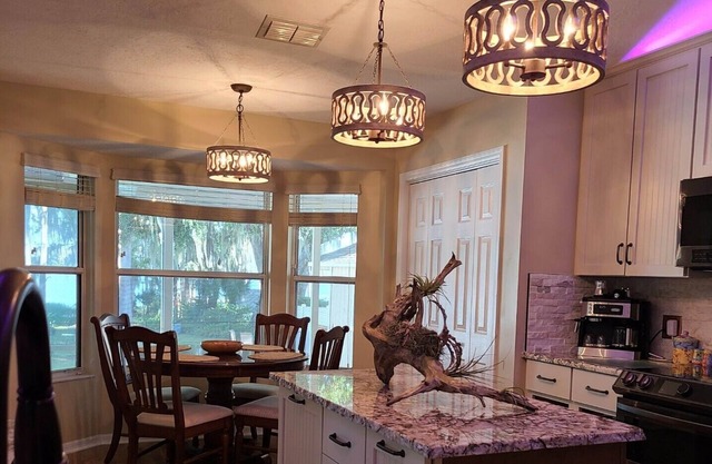 Vacation lake home 10 mins. from Withlacoochee State Forest, 3 blocks bike trail