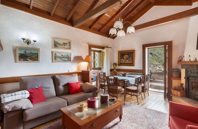 Vacation 'Main House' with Mountain View, Wi-Fi and Air Conditioning