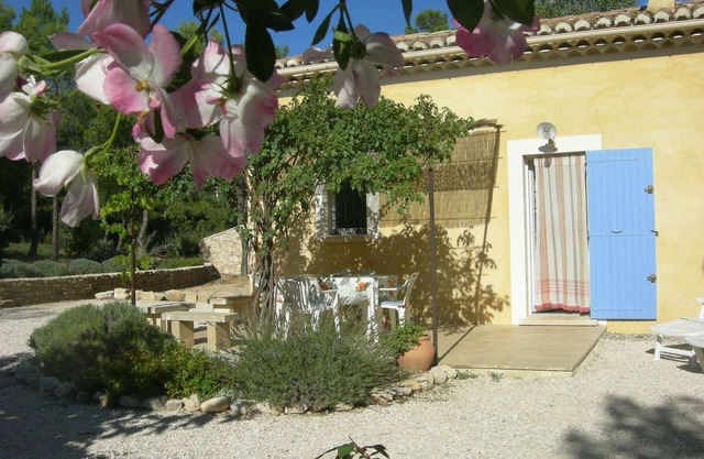 Vacation rental house with pool ROUSSILLON LS2-91