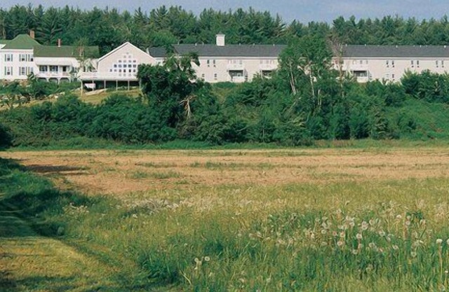 Vacation Resort with River View in Bethel Maine - Two Bedroom Suite (#1)