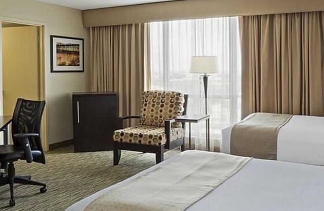 Vacation Starts Here! 2 Great Units, On-site Pool, Near Bayside Marketplace!
