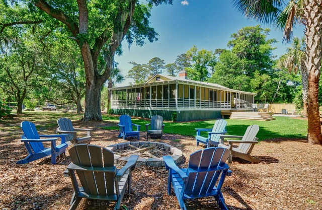 Vacation time! Spacious newly remodeled retreat with all the comforts to unwind.