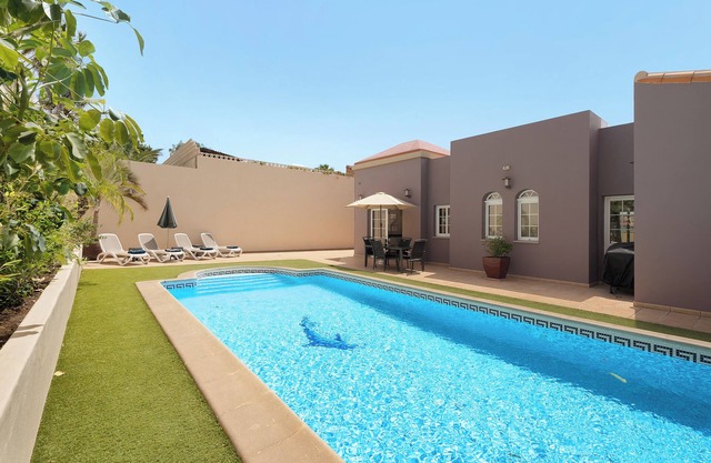 Vacation Villa 'Jacaranda' with Mountain View, Wi-Fi and Air Conditioning