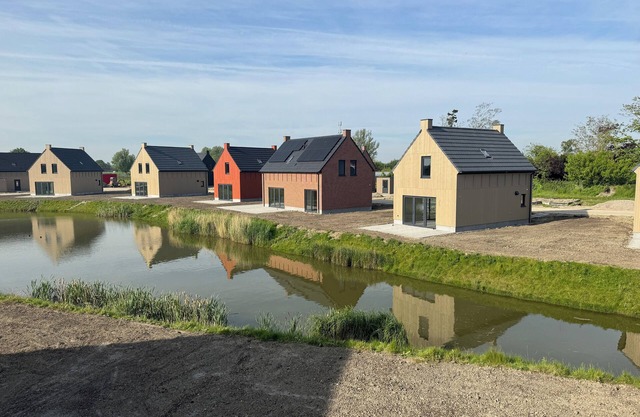 Vacation villa directly on the water North Sea, vacation park, restaurant, swimming pool 3 rooms