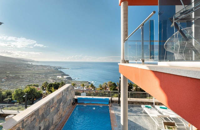 Vacation Villa 'Golden Horizon' with Sea View, Private Pool and Wi-Fi
