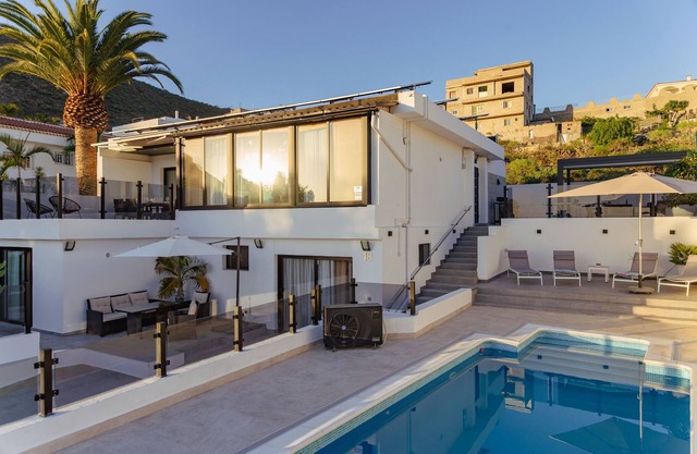 Vacation Villa 'La Blanca' with Sea View, Wi-Fi and Air Conditioning