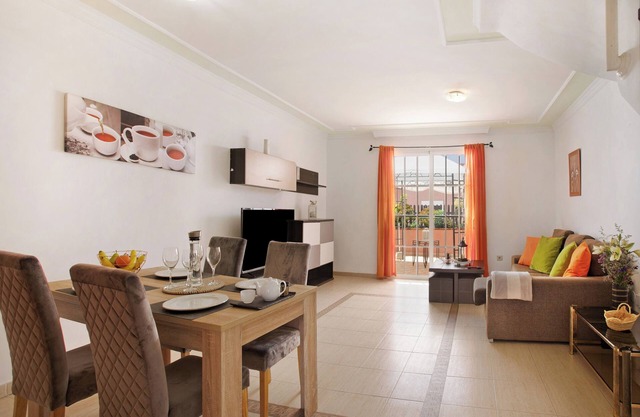 Vacation Villa 'Lomada' with Private Terrace, Balcony and Wi-Fi