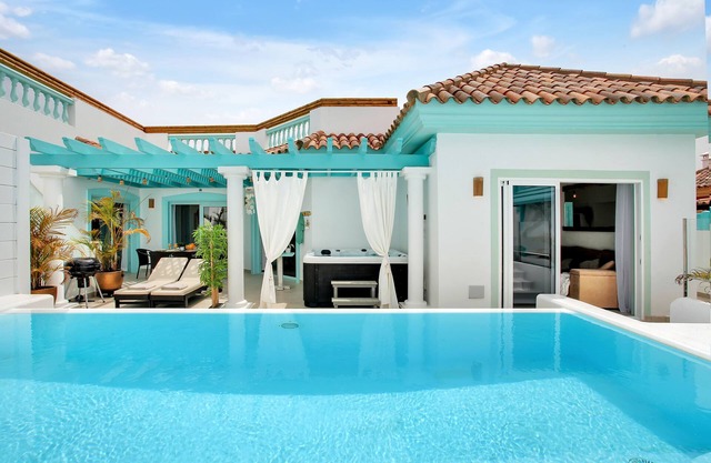 Vacation Villa 'Orange Light with Private Pool' with Sea View, Wi-Fi and Air Conditioning