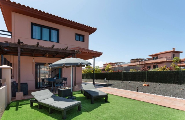 Vacation 'Vv Tindaya En Lajares' with Sea View, Shared Pool and Wi-Fi