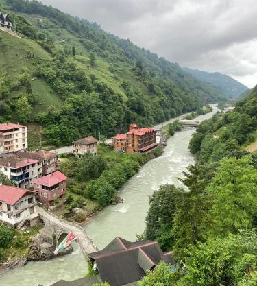 VADİDEKAL Suit-على ضفاف النهر