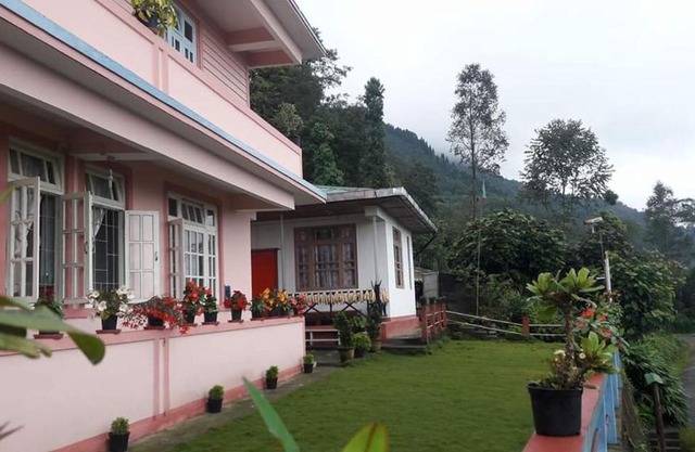 VAMOOSE SALOM NAMCHEBAZAR