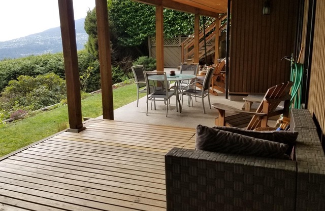 Vancouver 2 Bedroom - Enjoy Ocean Views & Outdoor Living!