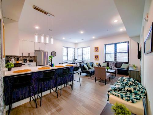Vast Fully Furnished 2-Bed Close to NYC