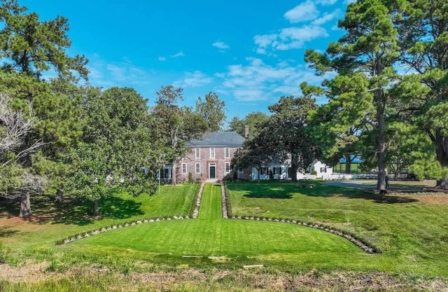 Vaux Hall Manor - 5BR Historic Farmhouse on Bay