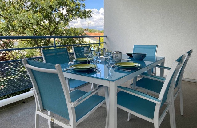 Vaux-sur-Mer: 2* Apartment with Pool and Balcony