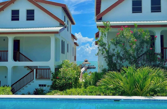 Velento Partial Oceanview #8-2 bed-Pool/Private Dock/beach/free paddleboards
