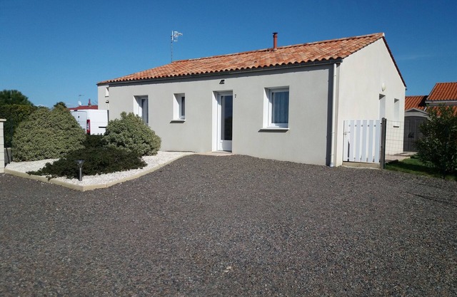 Vendée villa, 2 bedrooms, 500m from shops, 1km from town center, 7km from beach