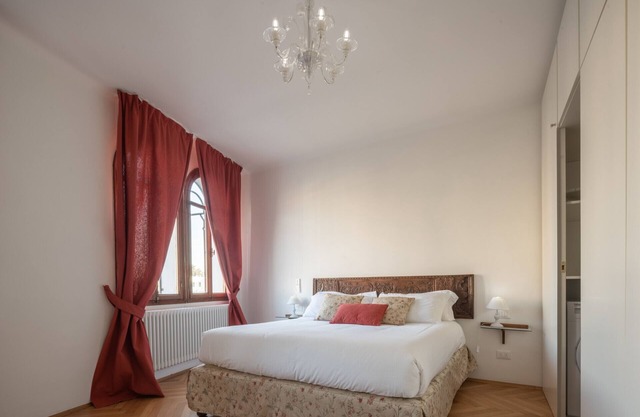 Venetian Palace Red Apartment R&R