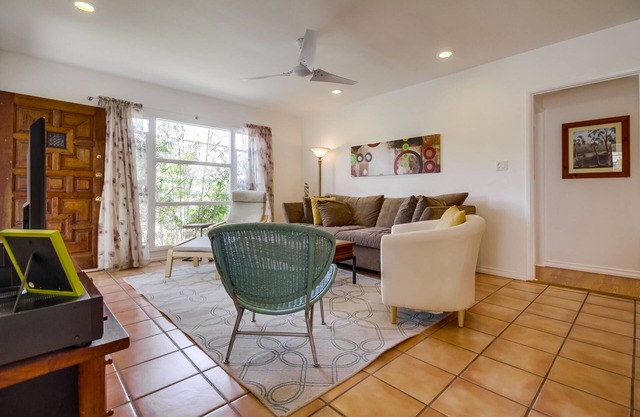 Venice 2bedroom front house - Best In Comfort, Location And Price