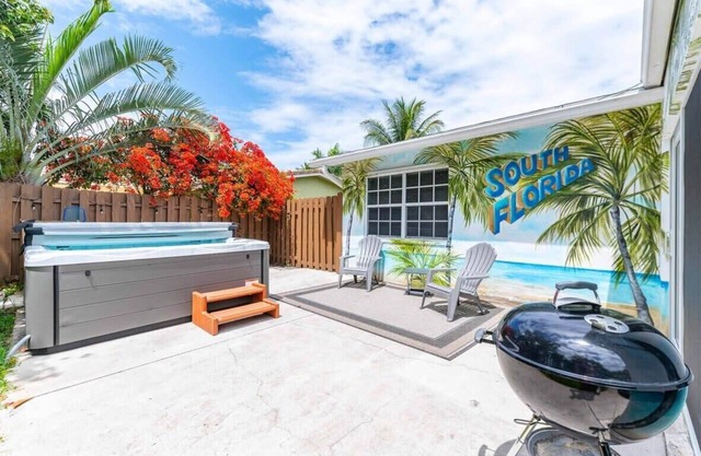 Ventur Tropical w Hot Tub Close to Beach