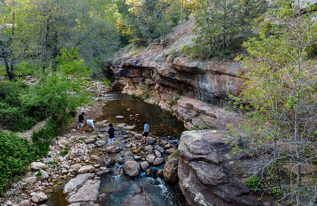 Verde River Lodge: Riverside Cabin Luxury with Hot Tub, Games & Wild Beauty