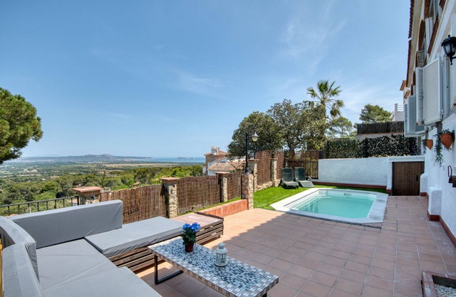 VERDI: House with spectacular sea views and private pool in Pals