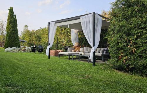 Verebes Cottage with garden