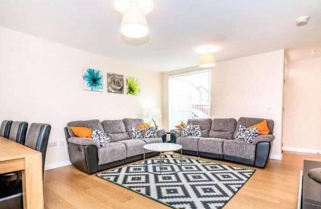 VERY CLEAN + AIR CONDITIONING + PARKING + INTERNET