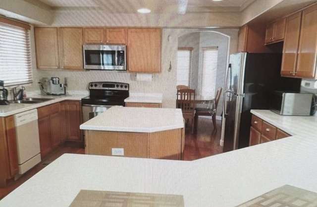 Very nice 4-bedroom house in welcoming Denver with WiFi, AC, fitness room