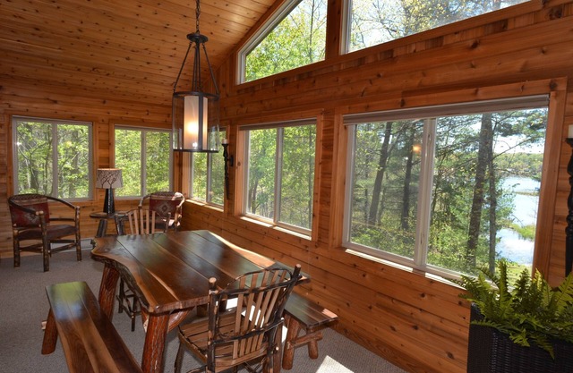 Very Private Cabin on Upper Twin Lake.Great Views.Close to Trails!