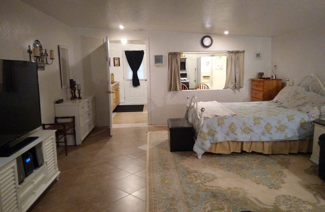 VERY PRIVATE STUDIO APT