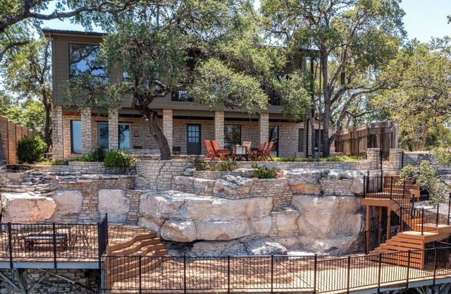 Very relaxing home nestled in the hills of Lake Austin overlooking Austin