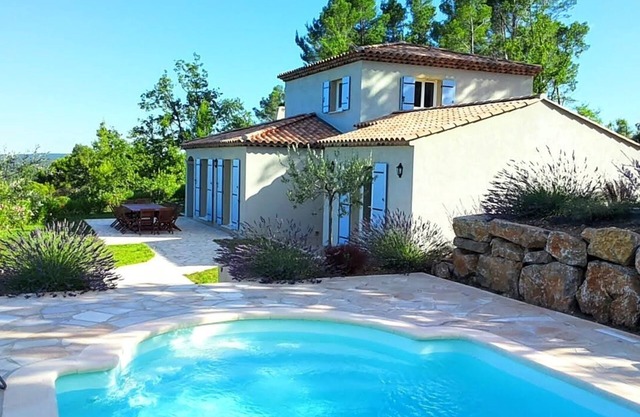 Very Spacious Villa With Stunning Views, Heated Pool and Air Conditionning