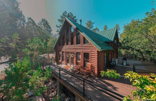 Vevee's Pine A-Frame Retreat