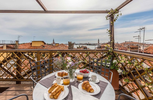 Via Garibaldi Fabulous Apartment with Stunning Altana