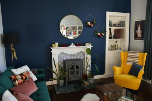 Vibrant 1BD flat with Garden in Dunfermline, Fife