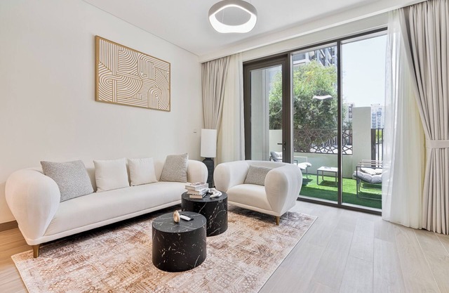 Vibrant 1BR W/Airy Patio, Beach, Pool & Gym Access