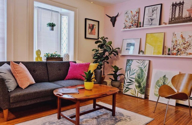 Vibrant apartment in the heart of Elmwood Village