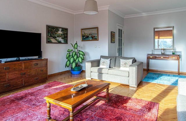 Vibrant Flat next to Etiler Metro Station