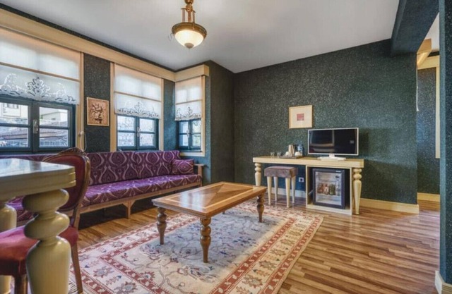 Vibrant Hotel Suite in Historical Area