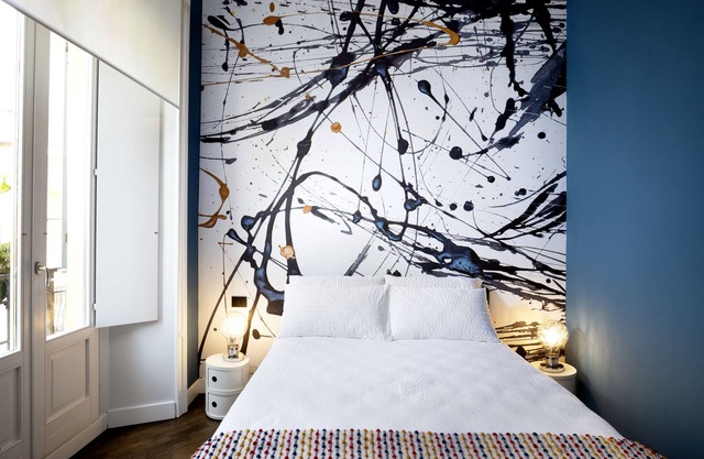 Vibrant Luxury Designer Apartment in Downtown
