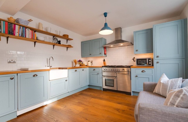Victoria Cottage - Three Bedroom House, Sleeps 6