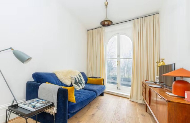 Victorian 1BR Flat, Hidden Gem in Vibrant Hackney