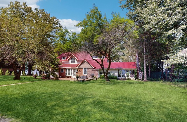 Victorian all-suite lakefront house with pier, piano, & wood fireplace