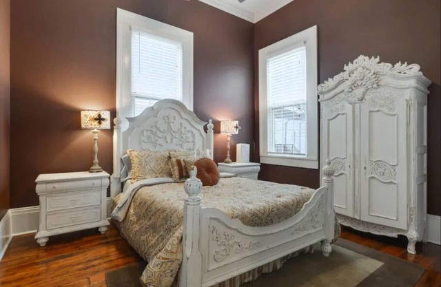 Victorian Central City Apt | Near St Charles Ave