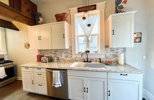 Victorian Charmer - Yellowstone, Tetons, Island Park, Jackson