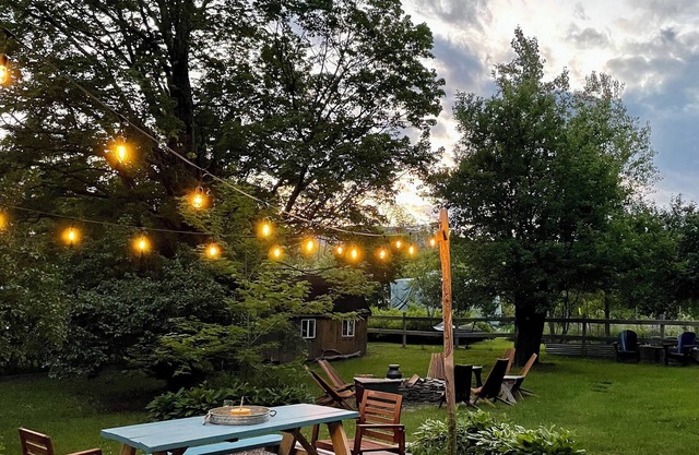 Victorian Main St Mountain House - walk everywhere+outdoor oasis+vintage flair