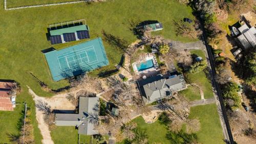 Victorian Manor In Paso Robles Wine Country Pool Hot Tub Firepit Tennis Court Sleeps 28